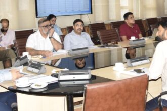 In a significant stride towards transparent land records management system, Chief Secretary Atal Dulloo today chaired a meeting to review the ongoing digitization and modernization of land records across Jammu & Kashmir. The meeting saw the participation of key officials including the Secretary, Revenue; Secretary, IT; Secretary, Law; CEO, JaKeGA; Director, Land Records; a representative of BISAG-N; and other concerned officers.