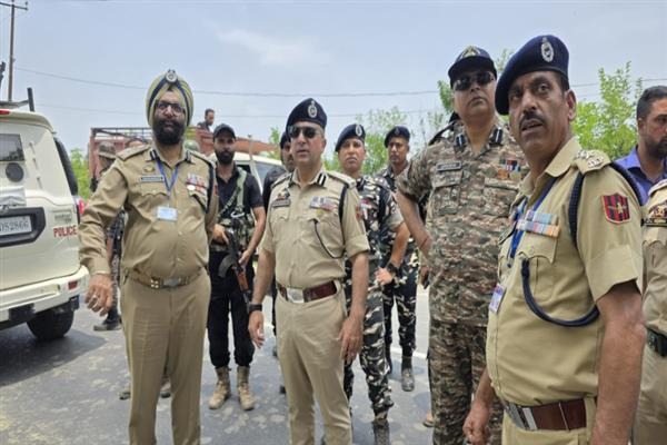 In a proactive step to ensure the safety of pilgrims during the Shri Amarnath Ji Yatra (SANJY) 2025, Deputy Inspector General of Police, North Kashmir Range, Maqsood-ul-Zaman (IPS), conducted a comprehensive security review at the Shadipora Transit Camp in Bandipora today.