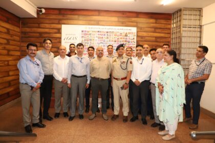 Director General of Police, Jammu and Kashmir, Nalin Prabhat, IPS, visited the Crime Branch Headquarters in Srinagar today. He reviewed the unit’s work, current investigations, and overall functioning.