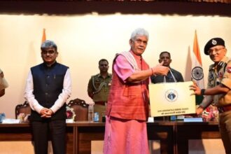 Lieutenant Governor Manoj Sinha on Tuesday felicitated the officers of Shri Amarnathji Shrine Board (SASB), Administration, J&K Police, Army, CAPFs, BRO, service providers, medical professionals, NGOs and other stakeholders for the successful conduct of Shri Amarnath Ji Yatra-2025.