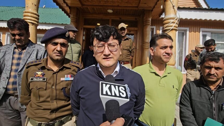 DC Baramulla Reviews Winter Preparedness to Ensure Better Tourist Experience in Gulmarg