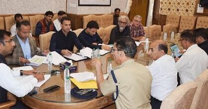 Divisional Commissioner Kashmir Reviews Measures to Decongest Srinagar Roads