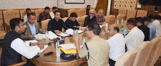 Divisional Commissioner Kashmir Reviews Measures to Decongest Srinagar Roads