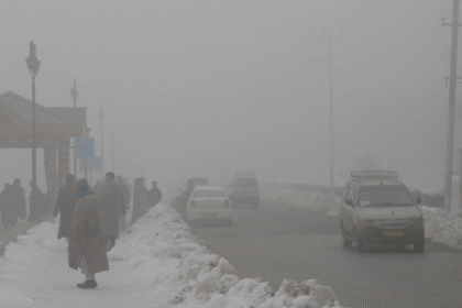 Sub-zero temperatures recorded widely as fog persists in Kashmir
