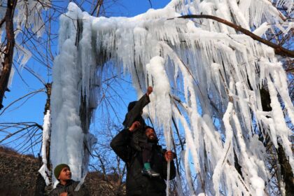 Pulwama, Shopian record season’s lowest temperatures amid freeze
