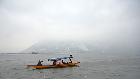 Cold wave grips Kashmir Valley; Shopian coldest at minus 4.2°C
