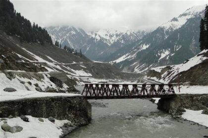Cold wave continues across Kashmir, Sonamarg coldest at minus 7.3°C