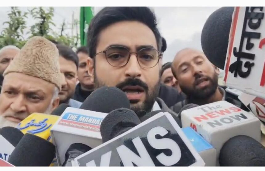 Priority to ensure seamless, safe Haj journey: DC Srinagar