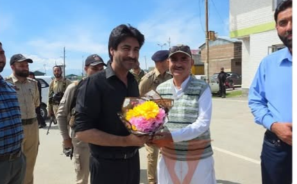 Ahead of Apple Season, DC Baramulla Vows Highway Fix, Bridge Completion, Labour Insurance for Asia’s Second-Largest Mandi