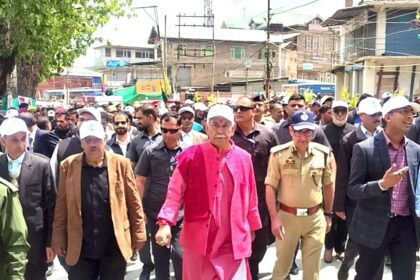 LG Sinha leads ‘Nasha Mukht’ padyatra in Budgam