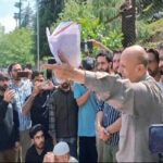 Don't torment my Kashmiris, whether Hindu or Muslim: Er Rashid at father's funeral