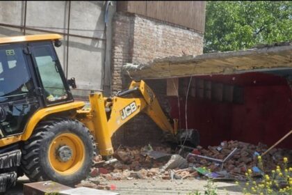 Under anti-drug drive, two illegal shops pulled down in Tangmarg