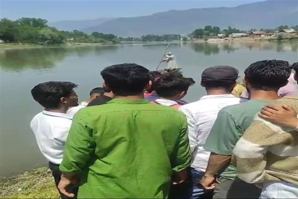 Two young men dead, one missing after slipping into Jhelum while washing tents in Bandipora's Hajin