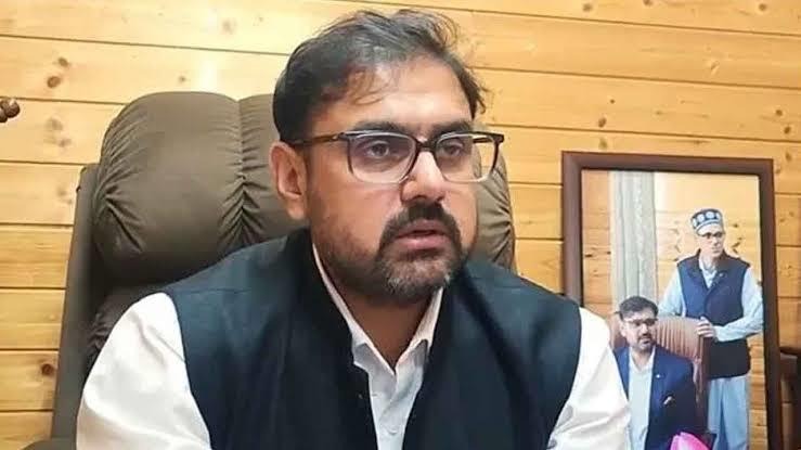 Satish Sharma promises action on jobs, drugs, civic issues